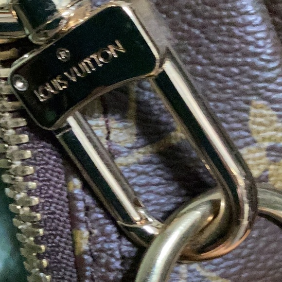 Loui Vuitton authentic. Travel luggage. - Picture 3 of 14